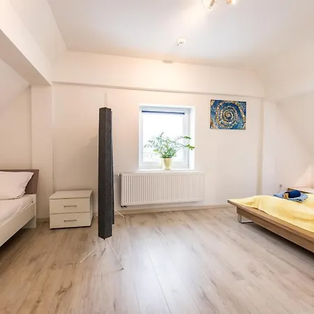 Bright - Super Spacious - King Bed, Kitchen, Free Parking アパート *