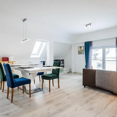 アパート Bright - Super Spacious - King Bed, Kitchen, Free Parking アウグスブルク