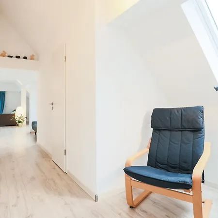 Bright - Super Spacious - King Bed, Kitchen, Free Parking アパート アウグスブルク